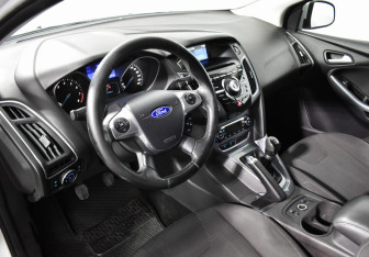Подержанный автомобиль Ford Focus Hatchback 2012 года (10 фото)