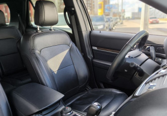 Подержанный автомобиль Ford Explorer 2018 года (16 фото)