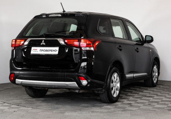 Подержанный автомобиль Mitsubishi Outlander 2016 года (5 фото)