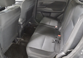 Подержанный автомобиль Mitsubishi Outlander 2019 года (11 фото)