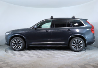 Подержанный автомобиль Volvo XC90 2021 года (9 фото)