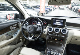 Подержанный автомобиль Mercedes-Benz GLC Coupe 2018 года (26 фото)