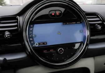 Подержанный автомобиль MINI Clubman Wagon 2022 года (19 фото)