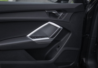 Подержанный автомобиль Audi Q3 2019 года (24 фото)