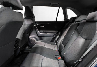 Подержанный автомобиль Toyota RAV4 2019 года (12 фото)