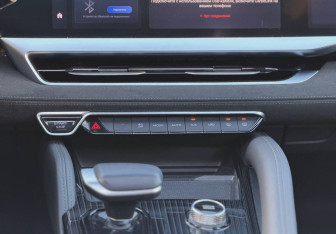 Подержанный автомобиль Geely Monjaro 2024 года (19 фото)