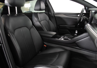 Подержанный автомобиль Kia K5 2021 года (19 фото)