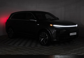 Подержанный автомобиль LiXiang L7 2024 года (30 фото)