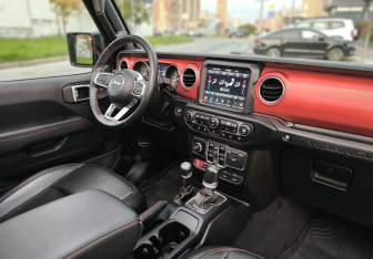 Подержанный автомобиль Jeep Wrangler 2020 года (15 фото)