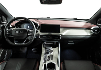 Подержанный автомобиль Geely Coolray 2023 года (13 фото)