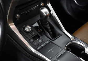 Подержанный автомобиль Lexus NX 2018 года (12 фото)