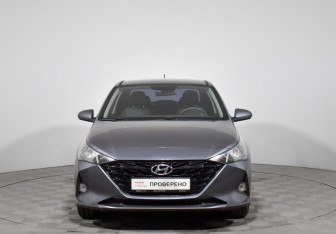 Подержанный автомобиль Hyundai Solaris Sedan 2022 года (2 фото)
