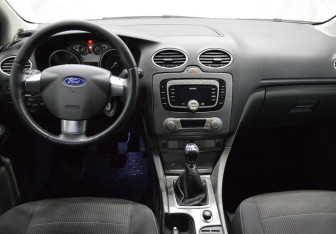 Подержанный автомобиль Ford Focus Sedan 2010 года (14 фото)