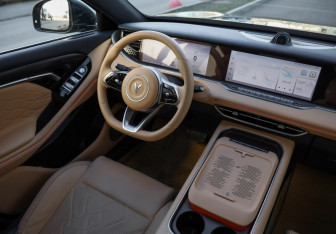 Подержанный автомобиль Voyah Free 2023 года (11 фото)