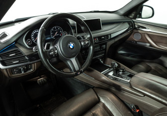 Подержанный автомобиль BMW X5 2017 года (11 фото)