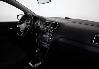 Подержанный автомобиль Volkswagen Polo Sedan 2017 года (11 фото)