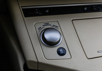 Подержанный автомобиль Lexus ES 2013 года (20 фото)