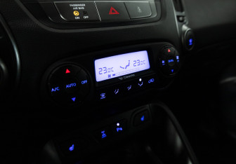 Подержанный автомобиль Hyundai ix35 2014 года (16 фото)