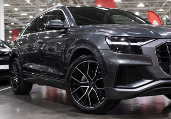 Подержанный автомобиль Audi Q8 2020 года (6 фото)