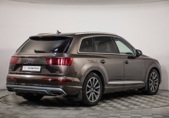 Подержанный автомобиль Audi Q7 2016 года (5 фото)