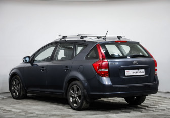 Подержанный автомобиль Kia Ceed Wagon 2011 года (7 фото)