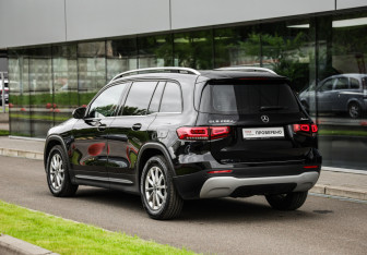 Подержанный автомобиль Mercedes-Benz GLB 2020 года (8 фото)