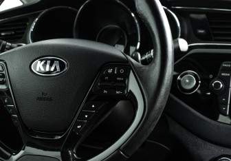 Подержанный автомобиль Kia Ceed Wagon 2018 года (20 фото)