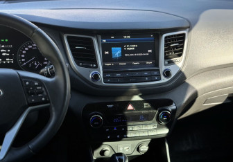 Подержанный автомобиль Hyundai Tucson 2017 года (18 фото)