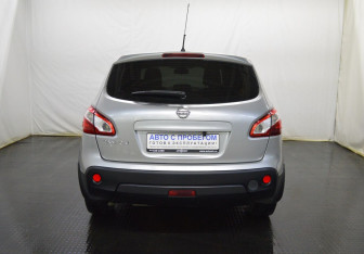 Подержанный автомобиль Nissan Qashqai 2012 года (6 фото)