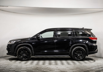 Подержанный автомобиль Toyota Highlander 2018 года (8 фото)