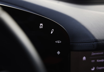 Подержанный автомобиль Porsche Taycan 2021 года (24 фото)