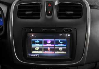 Подержанный автомобиль Renault Sandero 2018 года (14 фото)