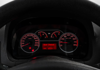 Подержанный автомобиль Fiat Albea 2010 года (17 фото)