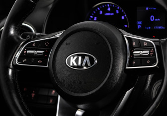 Подержанный автомобиль Kia Cerato Sedan 2019 года (11 фото)