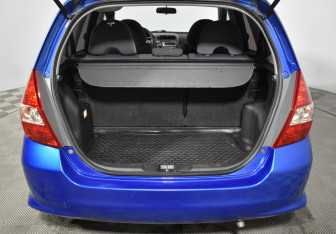 Подержанный автомобиль Honda Jazz 2008 года (18 фото)