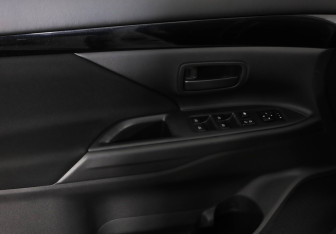 Подержанный автомобиль Mitsubishi Outlander 2018 года (21 фото)