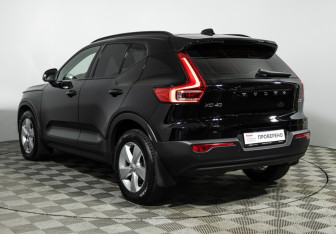 Подержанный автомобиль Volvo XC40 2019 года (7 фото)