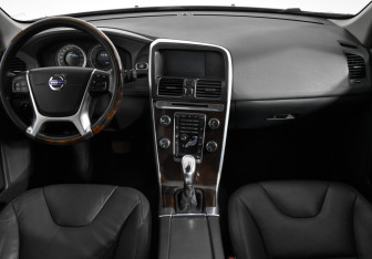 Подержанный автомобиль Volvo XC60 2012 года (15 фото)