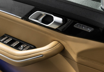 Подержанный автомобиль Lynk&Co 09 2023 года (17 фото)