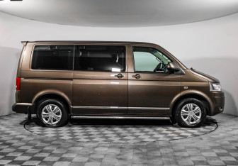 Подержанный автомобиль Volkswagen Caravelle 2013 года (4 фото)