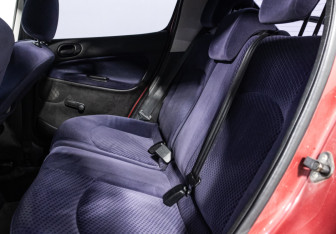 Подержанный автомобиль Peugeot 206 Hatchback 2004 года (10 фото)