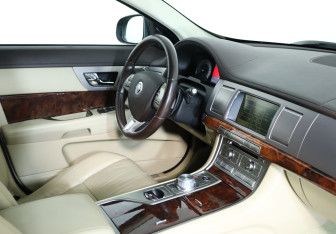 Подержанный автомобиль Jaguar XF Sedan 2008 года (10 фото)