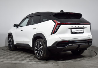 Подержанный автомобиль Geely Atlas 2023 года (7 фото)