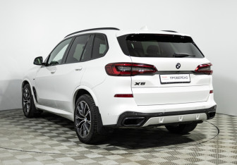 Подержанный автомобиль BMW X5 2019 года (7 фото)