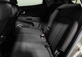 Подержанный автомобиль Kia Venga 2016 года (10 фото)