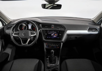 Подержанный автомобиль Volkswagen Tiguan 2021 года (10 фото)