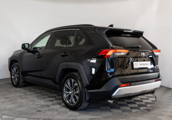 Подержанный автомобиль Toyota RAV4 2024 года (7 фото)