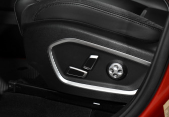 Подержанный автомобиль Geely Tugella 2022 года (10 фото)