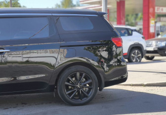 Подержанный автомобиль Kia Carnival 2018 года (7 фото)