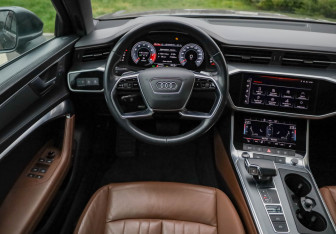 Подержанный автомобиль Audi A6 Sedan 2021 года (12 фото)